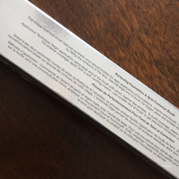 NEW Lancome | Double-ended Brush - Picture 3 of 3